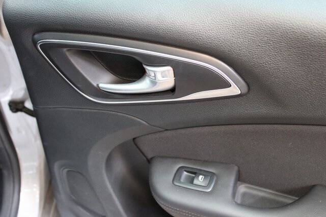 2015 Chrysler 200 LX