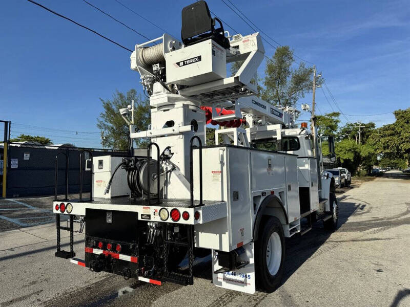 2017 Freightliner M2 106