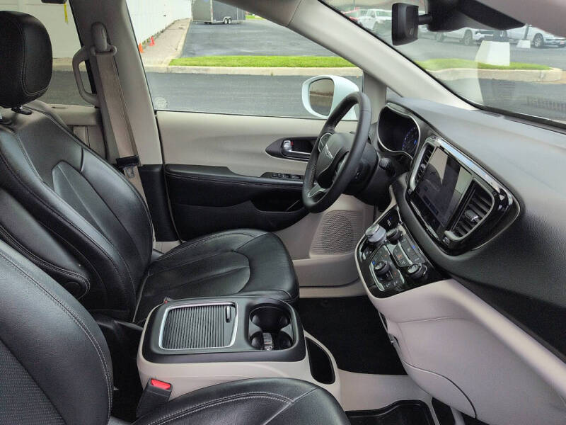 2022 Chrysler Pacifica Touring L