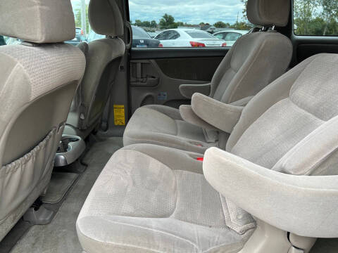 2009 Toyota Sienna LE 7-Passenger