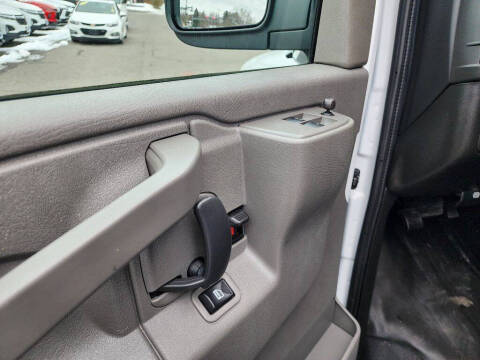 2022 GMC Savana 2500
