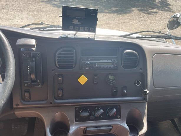 2017 Freightliner Business class M2