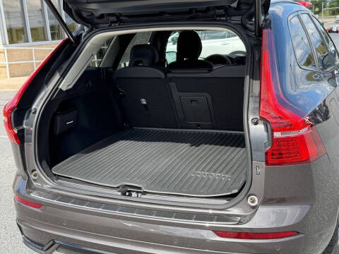 2023 Volvo XC60 B5 Plus Dark Theme