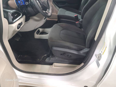 2017 Chrysler Pacifica LX