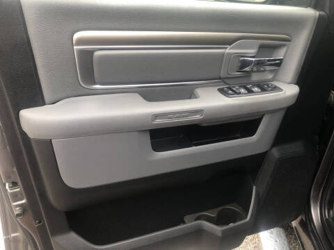 2016 RAM 1500 SLT