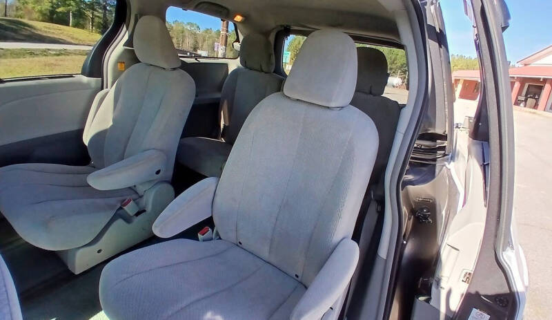 2011 Toyota Sienna LE 7-Passenger
