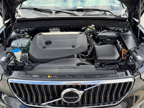 2023 Volvo XC40 B5 Plus Bright Theme
