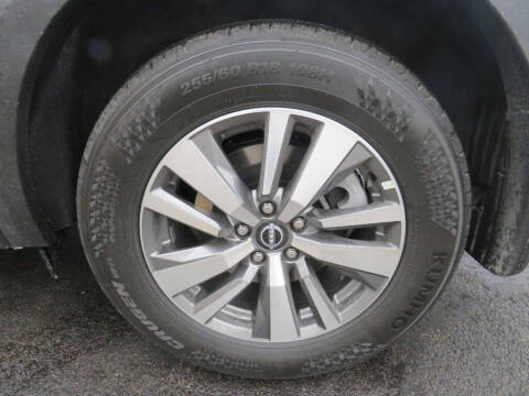 2025 Nissan Pathfinder SL