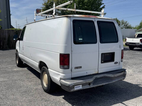 2003 Ford E-Series E-150 Base