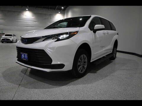 2025 Toyota Sienna LE 8-Passenger