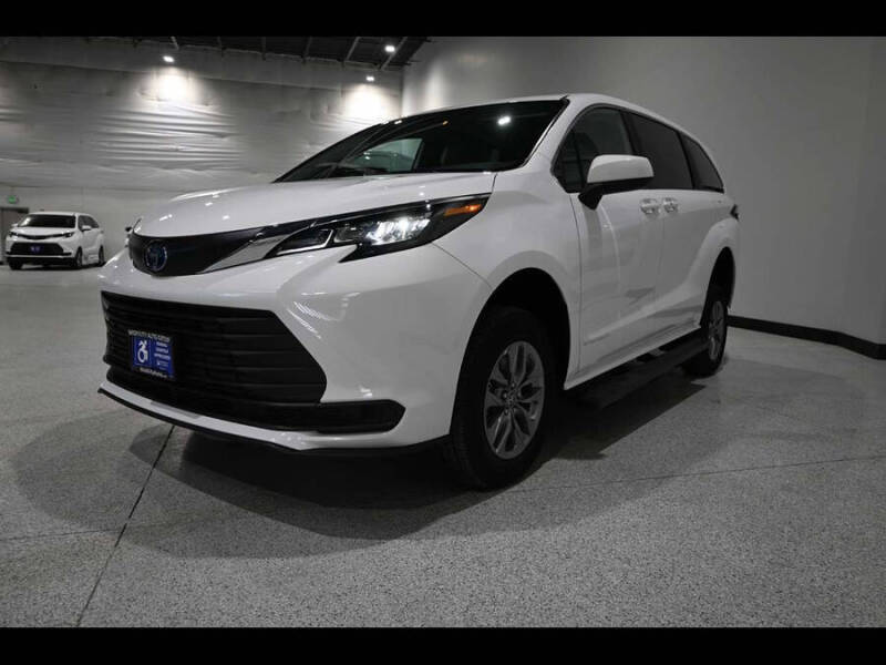 2025 Toyota Sienna LE 8-Passenger