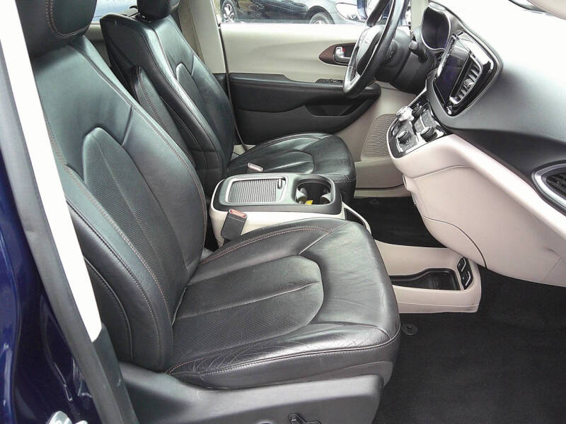 2017 Chrysler Pacifica Touring-L Plus