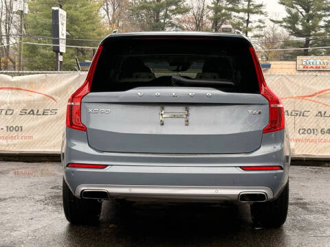 2020 Volvo XC90 T6 Momentum 6-Passenger