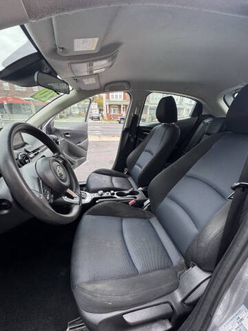 2020 Toyota Yaris Hatchback LE