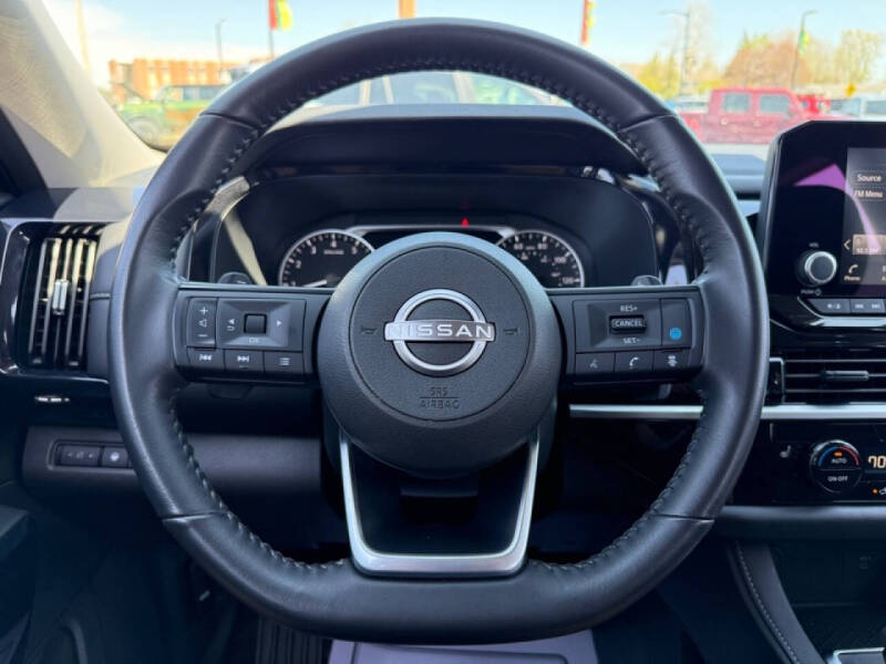 2025 Nissan Pathfinder SV