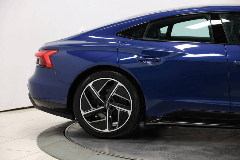 2024 Audi e-tron GT quattro Premium Plus