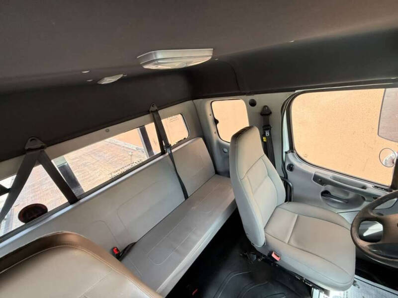 2016 Freightliner M2 106