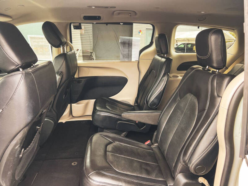 2022 Chrysler Pacifica Touring L