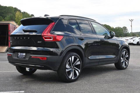 2025 Volvo XC40 B5 Plus Dark Theme