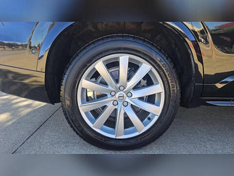 2017 Volvo XC90 T6 Momentum