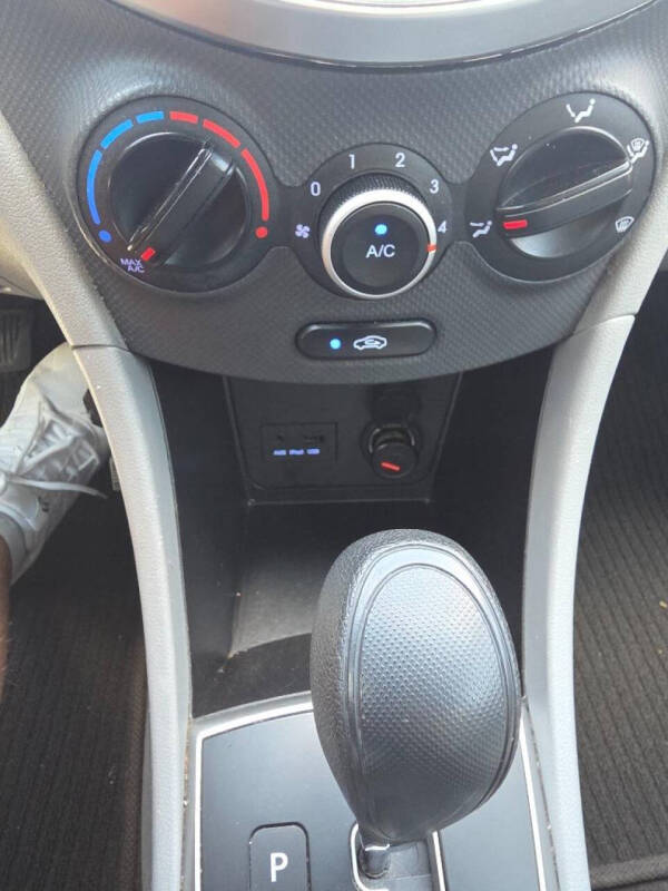 2013 Hyundai Accent GLS
