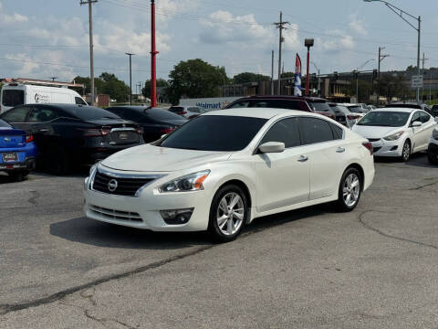 2014 Nissan Altima for sale at El Chapin Auto Sales, LLC. in Omaha NE