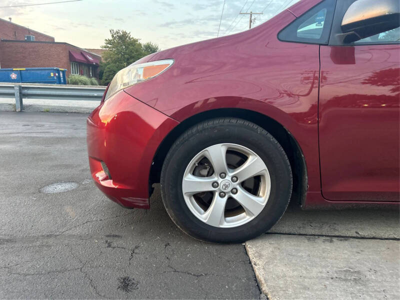 2011 Toyota Sienna Base 7-Passenger