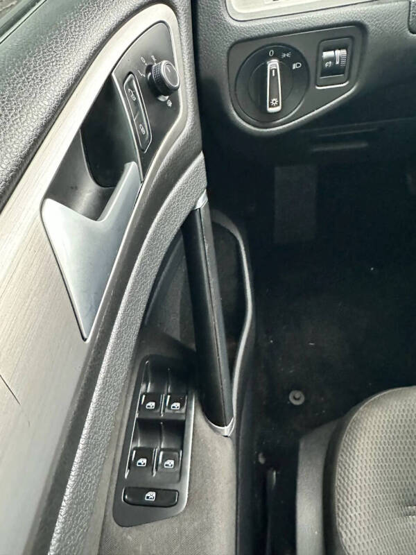 2017 Volkswagen Golf SportWagen