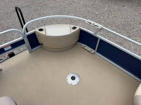 2014 Tracker MARINE FISHIN BARGE