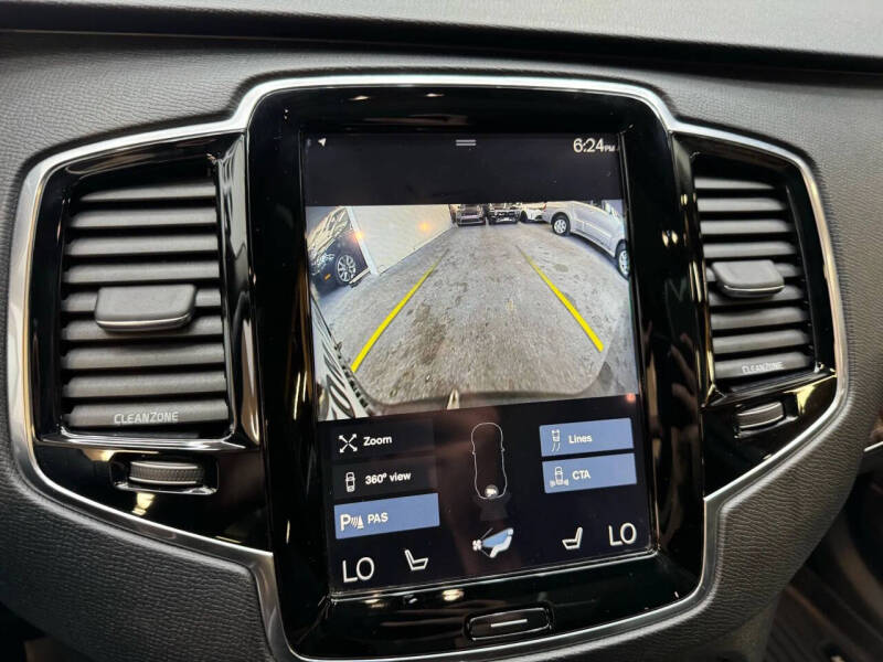 2016 Volvo XC90 T6 Momentum