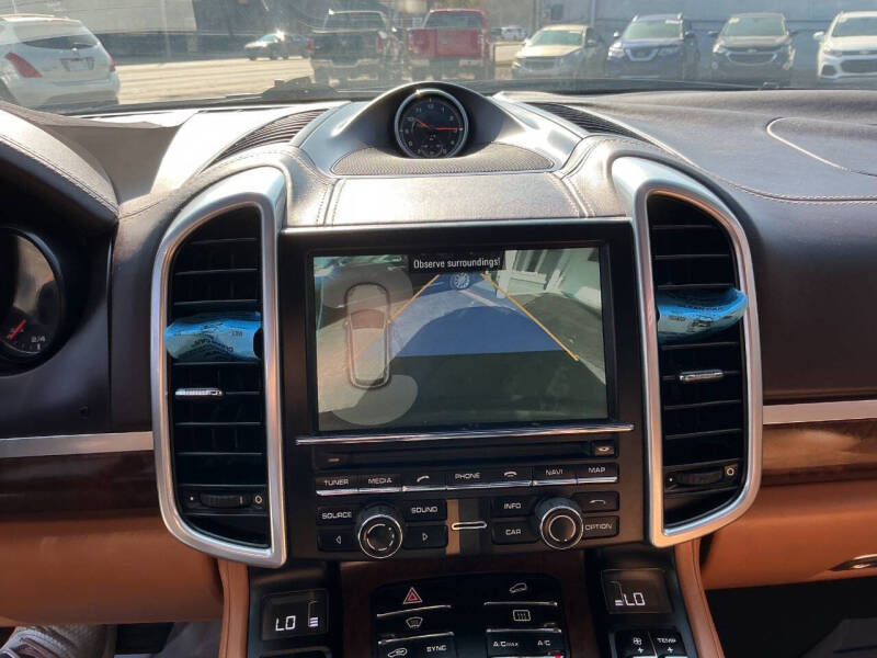 2014 Porsche Cayenne Platinum