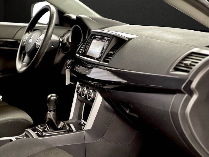 2017 Mitsubishi Lancer ES