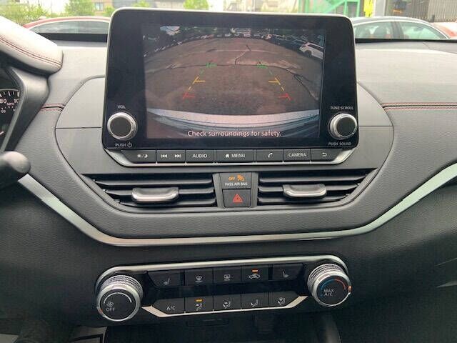 2022 Nissan Altima 2.0 SR