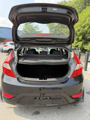 2013 Hyundai Accent SE