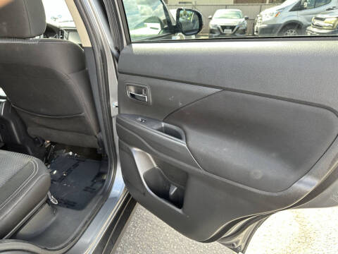 2020 Mitsubishi Outlander ES