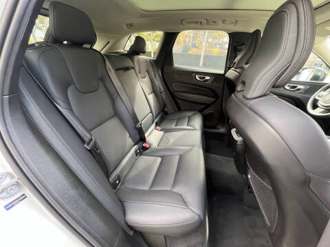 2025 Volvo XC60 B5 Plus Dark Theme