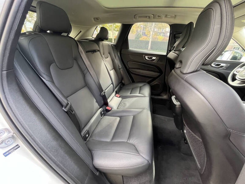 2025 Volvo XC60 B5 Plus Dark Theme