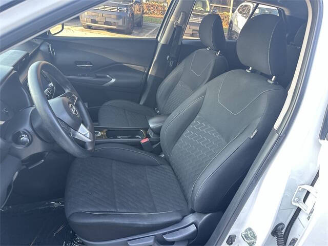 2022 Nissan Kicks SV