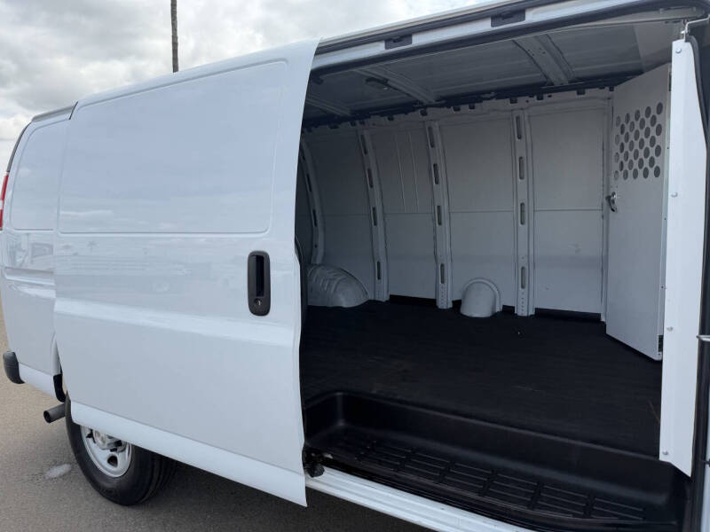 2022 Chevrolet Express 2500