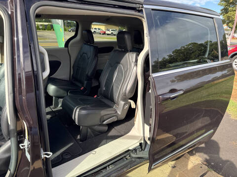 2017 Chrysler Pacifica Touring-L