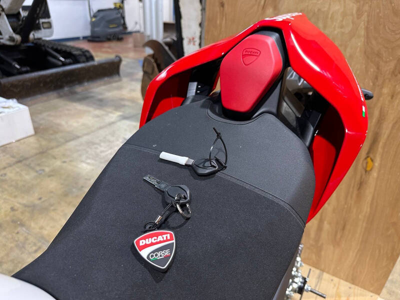 2025 Ducati Streetfighter V4 Supreme