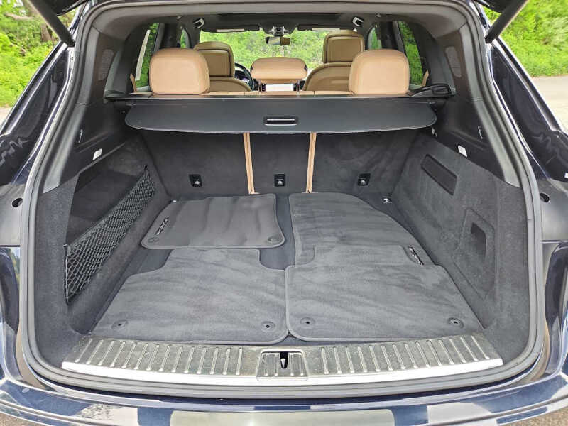 2023 Porsche Cayenne Platinum Edition