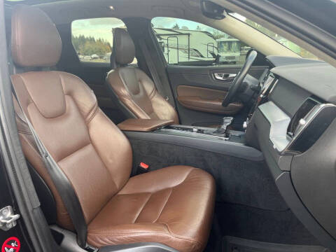 2018 Volvo XC60 T5 Momentum