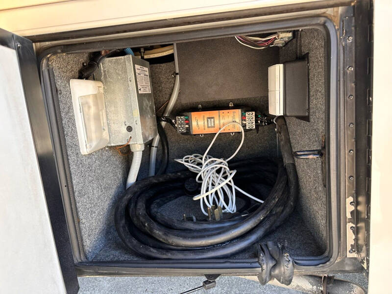 2011 Newmar Ventana 43’  1.5 Bath Pre-Def Diesel KingBed