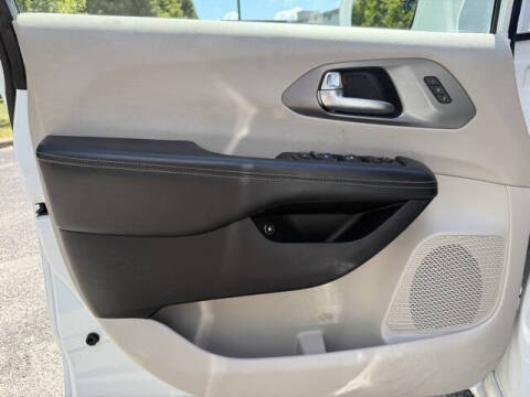 2022 Chrysler Pacifica Hybrid Touring L