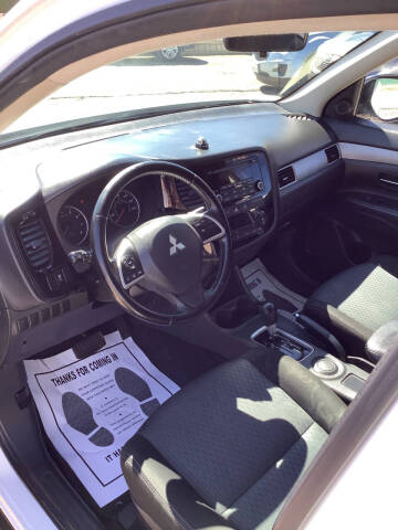 2015 Mitsubishi Outlander ES