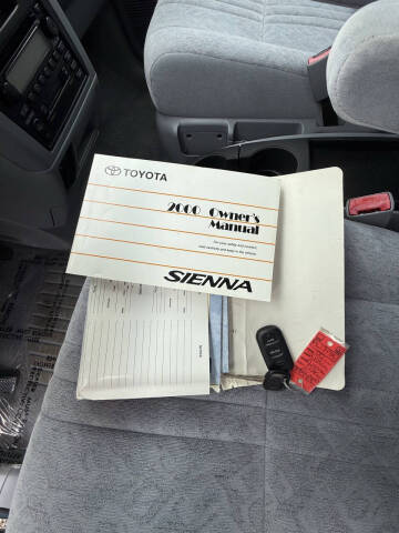2000 Toyota Sienna LE