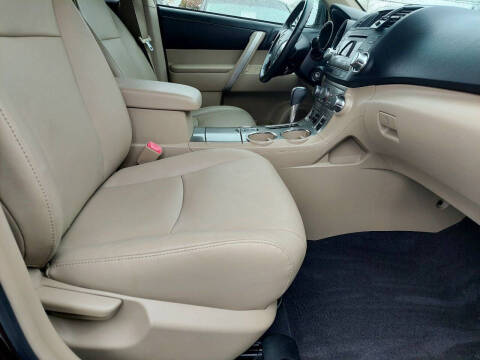 2011 Toyota Highlander SE