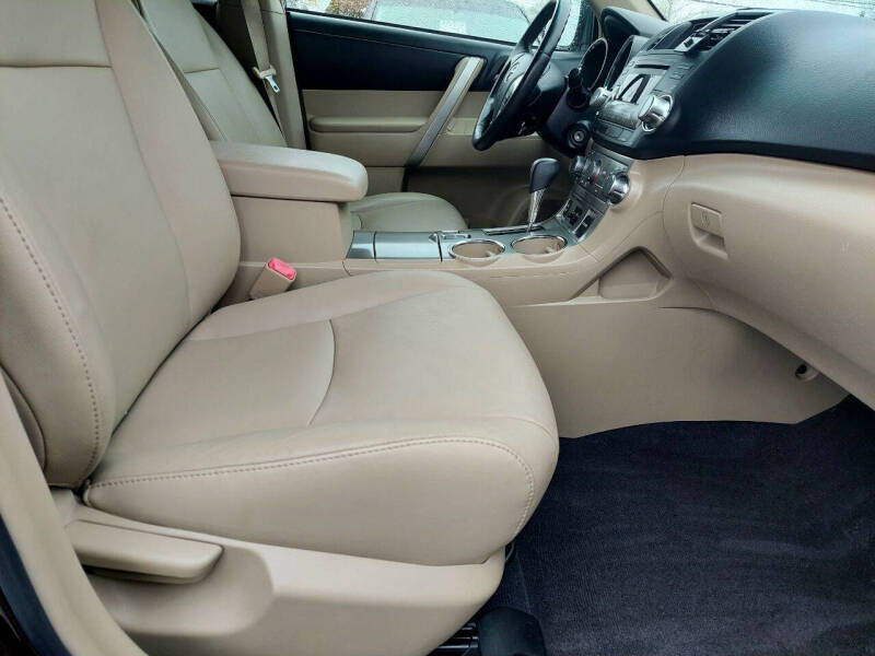 2011 Toyota Highlander SE