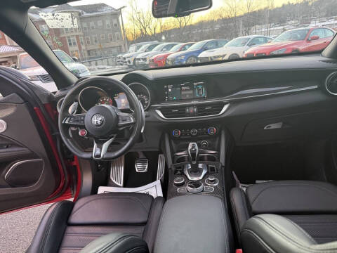 2022 Alfa Romeo Stelvio Quadrifoglio
